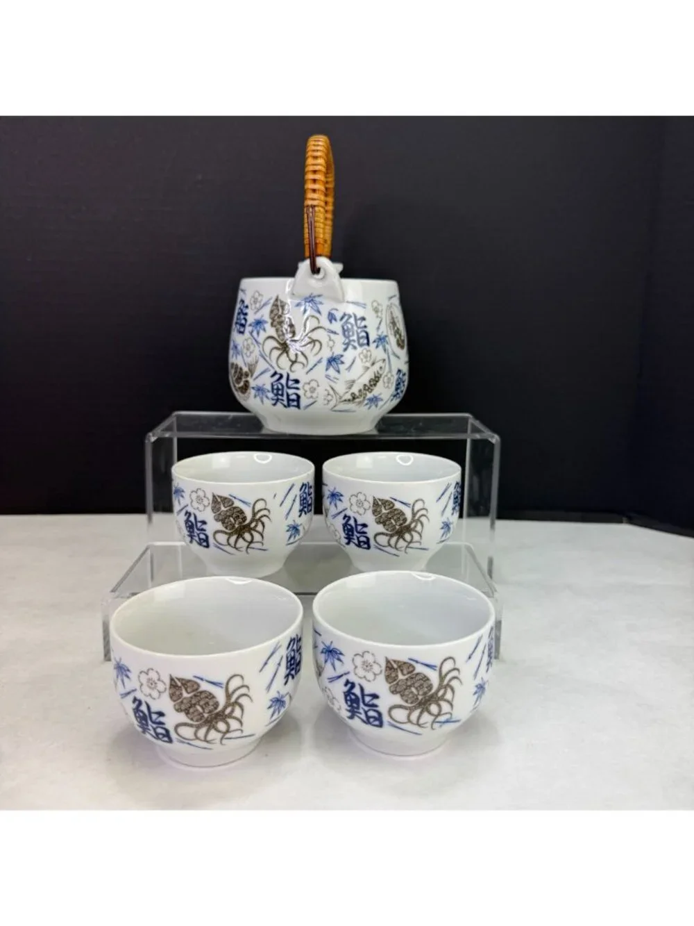 Vintage Porcelain Asian Motif Teapot With 4 Cups Made In Japan